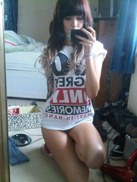 hottienselfshot:  Sexy babes gone wild with their SelfShots 