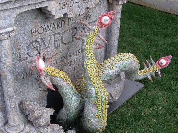 H.P. Lovecraft Headstone http://www.halloweenforum.com/halloween-props/89631-h-p-lovecraft-tombstone-beyond.html