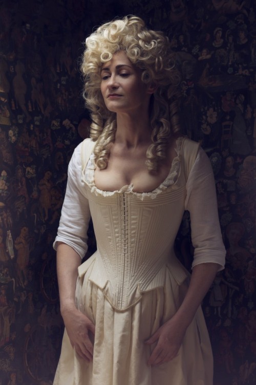 stitchedupcorsetry:(via Cathy Hay, Publisher of Foundations Revealed.)A very beautiful pair of 1