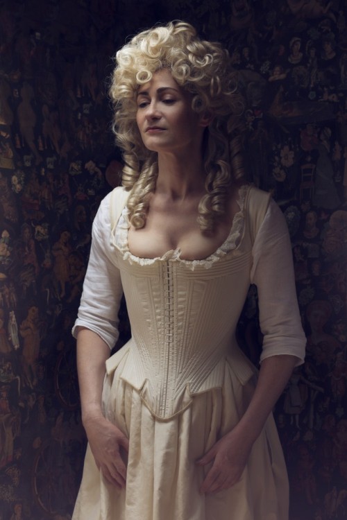 stitchedupcorsetry:  (via Cathy Hay, Publisher of Foundations Revealed.)  A very beautiful pair of 1