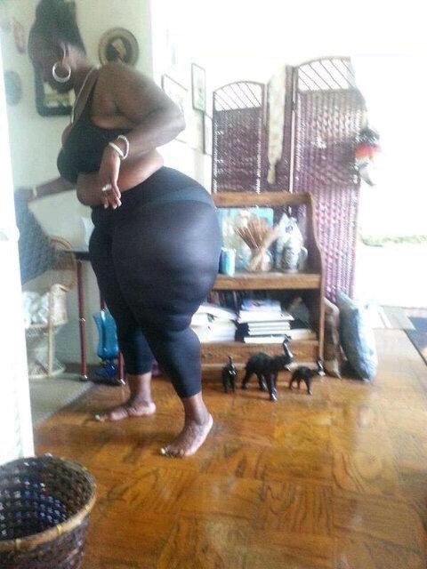 cakesxpeachesxracksx:  I’d love to hit that from the back all anal action 😱😊💜❤️💚💛💙💘👍🏾👍🏾👏🏽👏🏽