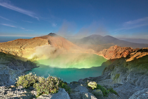 moosetank:  The world’s largest acidic volcanic crater lake, Ijen Crater. by tropicaLiving - Jessy Eykendorp on Flickr. 
