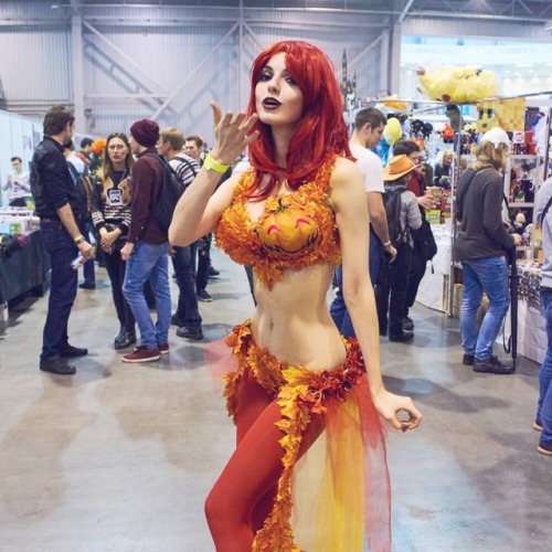 cosplay-galaxy: Poison Ivy Cosplay