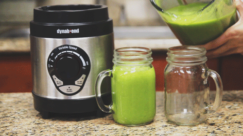 angeli-30daychallenge:  Day 10 Experimental Smoothie of the Day: Tropical Green Smoothie Taste: 7.5/10 Featured Blender: Dynablend