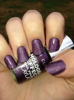 nailpornography:   Cloudy Violet Layla Hologram Effect  submitted by kalikina like these nails? GO VOTE  yay!