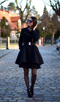 fashion-tights:  TOTAL BLACK &amp; RED LIPS buty (shoes) - Zara płaszcz (coat) - Mosquitorajstopy (tights) - Falke💜 Please click on the link and visit the bloggers site for more details about the outfit worn. 