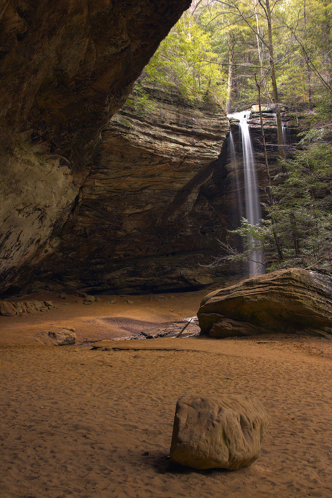 vhord:  rainingoverus:  wanderthewood:  Ash Cave - Hocking Hills, Ohio by bloots