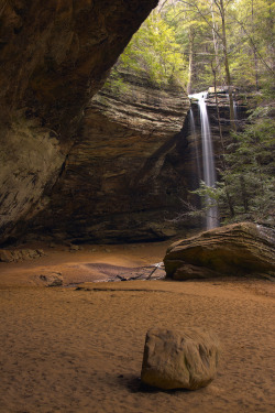 vhord:  rainingoverus:  wanderthewood:  Ash Cave - Hocking Hills, Ohio by bloots  Nature 🌱  strictly nature