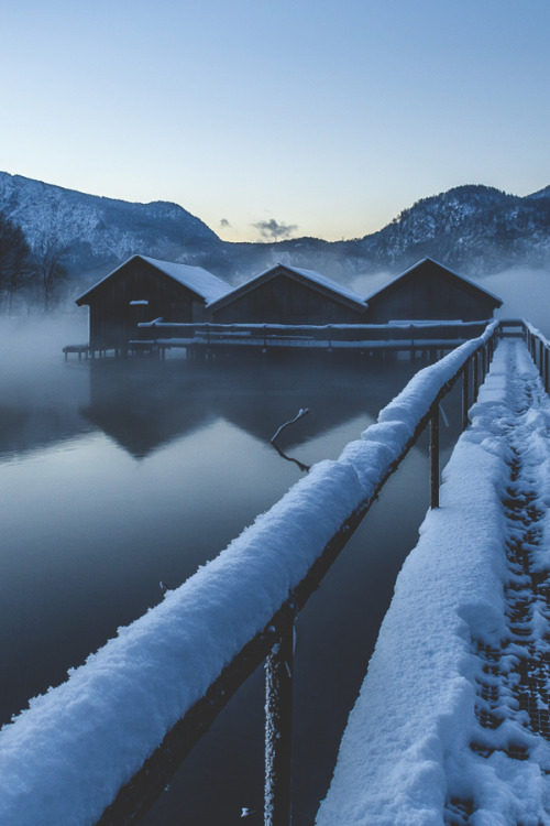visualechoess:  bavarian wintermorning - by: Tobias Balghuber