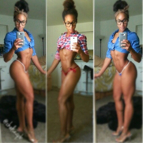 mschelseafitness:  Oh you know….just doing some morning comparisons. 17 days to lean out a bit more while maintaining the muscle mass I have put on. Feeling good for the most part. Happy Wednesday ♥ 