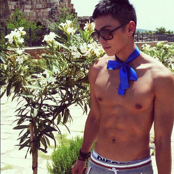 vsians:  www.instagram.com/gowithchristopher 