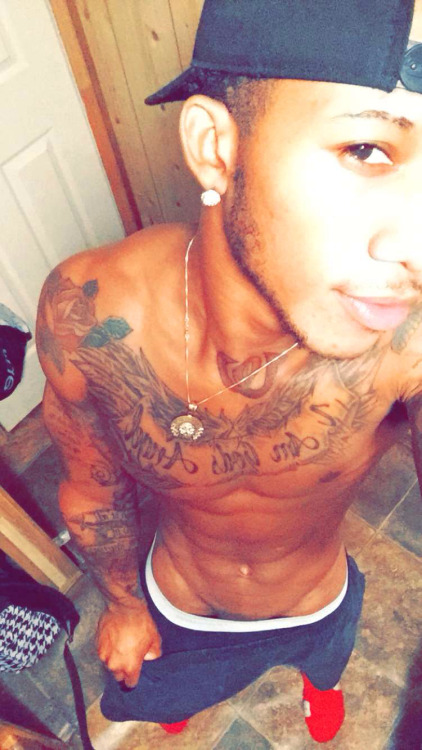 igotyourfav:  snapchatsfinestx3:  since ive been gone i always wondered if anyone leaked his nudes…let me know  Broke bum