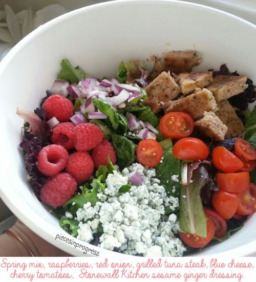 iwillbeskinny123:  piecesinprogress:  Every time I go to the mall, I always stop at the giant salad bar and wonder why salads there are better than what I make at home. Finally it hit me- I don’t have to chop anything and there are so many choices!