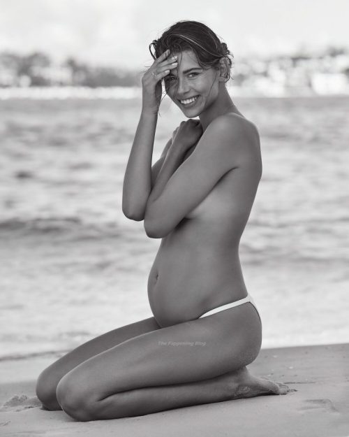 Georgia Fowler Topless – BumpNew Zealand model/actress Georgia Fowler showcases her sexy pregnant bo