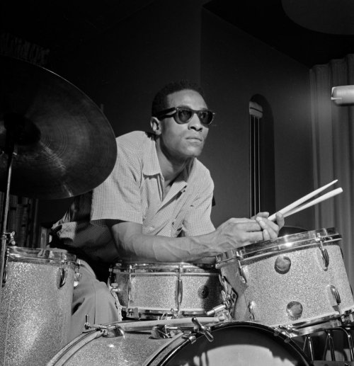 vegieburger:max roach in the studio 1959