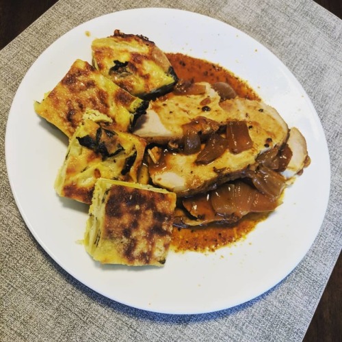 Slow cooker pork loin with @ghughessugarfree BBQ sauce and a new zucchini strata recipe. #keto #lowc