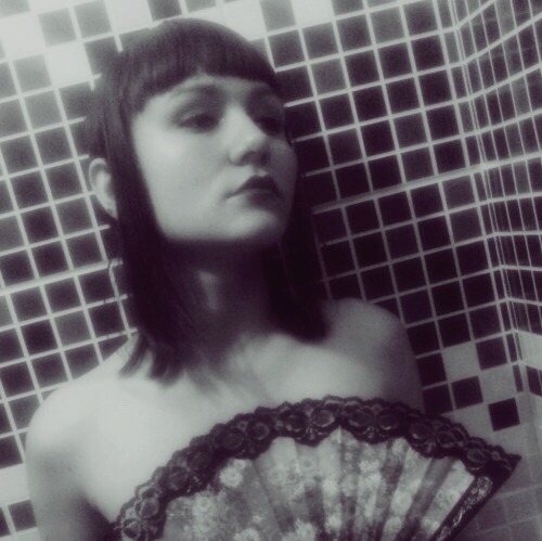 Feathercut & Naked Skin