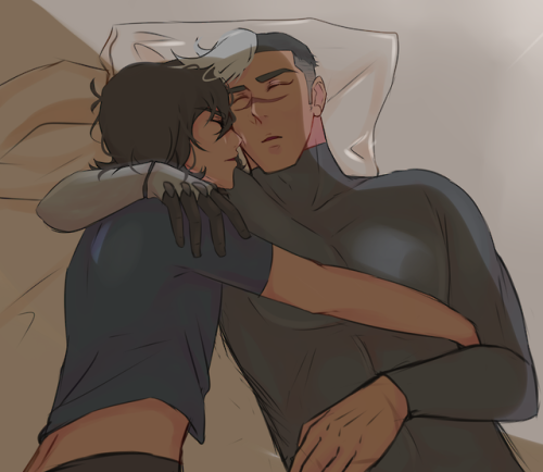 applepiedawn: Psst ~ ~ ~Keith and Shiro likes to cuddle, pass it on.