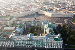 thestandrewknot:  Aerial view of the Winter Palace and Palace Square, Saint Petersburg (x). 