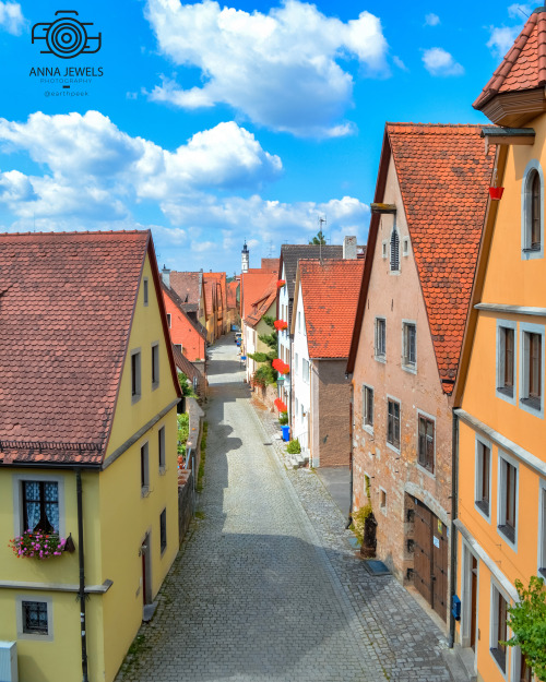 Rothenburg ob der Tauber - Germany (by Anna Jewels (@earthpeek)) www.instagram.com/eart