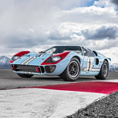 utwo:  `66 Ford GT40© William Walker