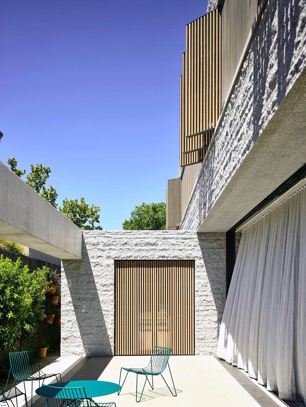 titaniumtopper:  les-lunettes-du-lion: architorturedsouls: Armadale Residence / b.e