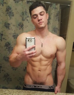 gaytopstraight:Fuckable. Front and rear.