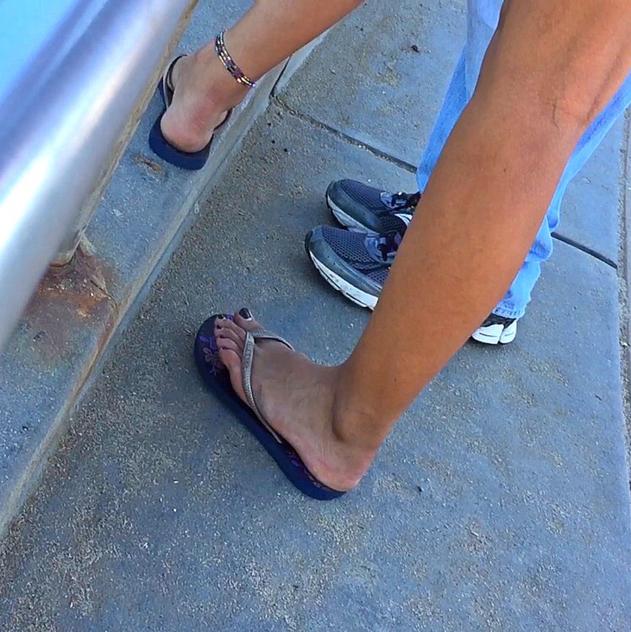 toeman969:  Candid shots of Cute hottie’s pretty feet and sweet dirty soles in