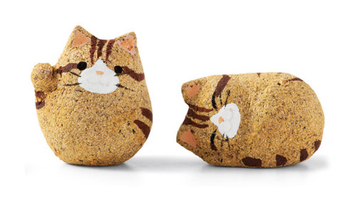 meowoofau:hide and seek cat cookiesDelicious cookies filled with hand crafted cat figurines You&rsqu