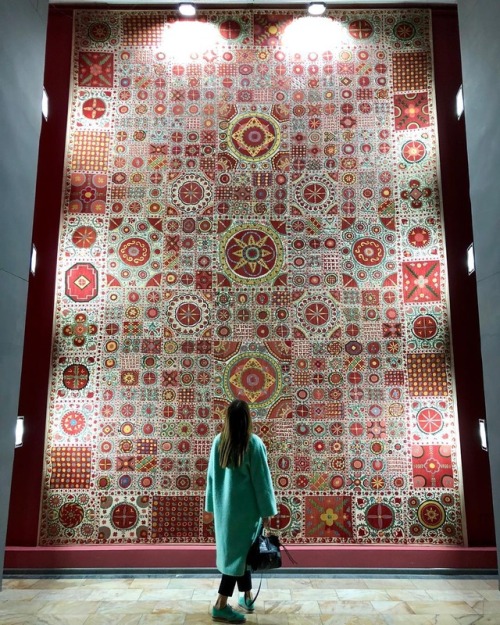 The magnificent Royal Suzani tapestry, size is 20&rsquo; - 14&rsquo; (6х4,12 m), embroideres