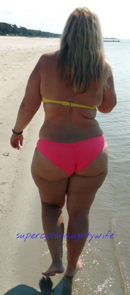 supercplsnaughtywife:Sex on the beach anyone?!?!?!#humpday