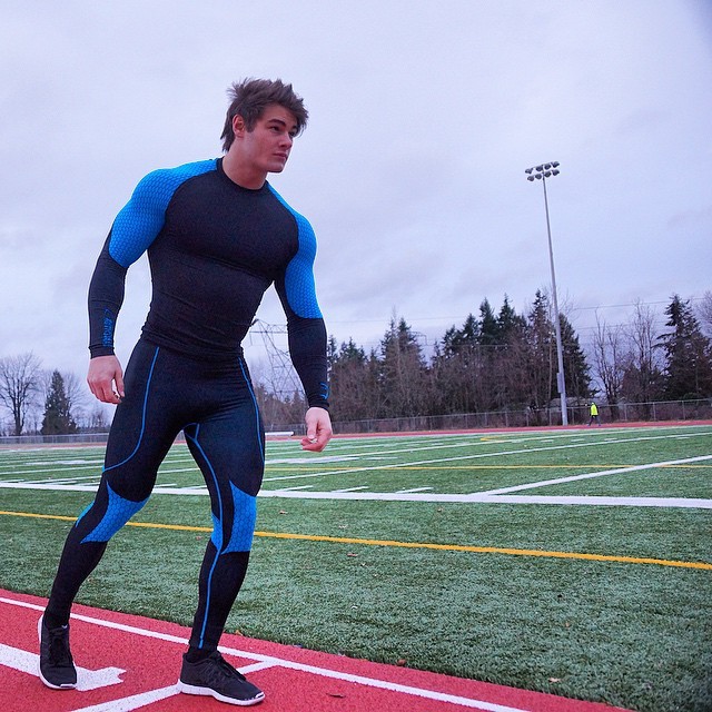 tightgearguys:  SO TIGHT! Not just a bunch of reblogs. More spandex bulges, thongs,