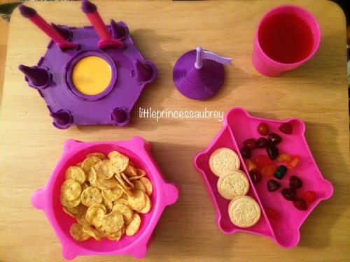 littleprincessaubrey:  snack time is important for princesses
