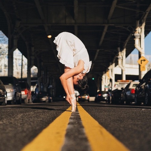 feiyuekungfushoes:  Is this kung fu or dance? If you want to own a pair of professional parkour shoes, please pay attention to feiyue shoes australia on http://www.icnbuys.com/feiyue-shoes-australia.  follow back 
