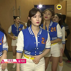 Yebin looking all fierce af after their performancebut….in the end she’s still a precious lil
