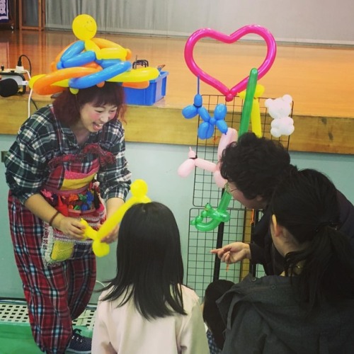 #mina が登場して来場の子どもたちに #バルーン をプレゼント。大勢の子どもたちが列を作ってくれました。 #namara #niigata #新潟 #ngt #ナマラ #味方産業振興祭 (新潟市味