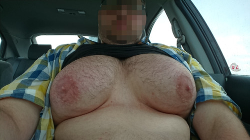 some of you wanted to see me flash my titties in the car. Done! =)