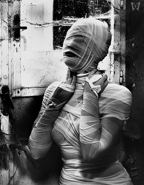 whitesoulblackheart:  Release Me by EmelieA more edits here … Ƹ̴Ӂ̴Ʒ