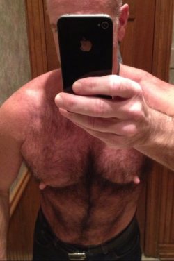 foxpig9:  waveblue52:  Dad’s first nipple