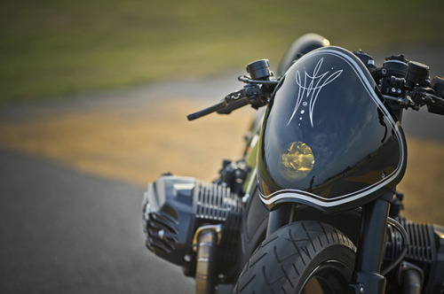 Porn Pics duvelo:  Cherry’s Company – BMW R nineT