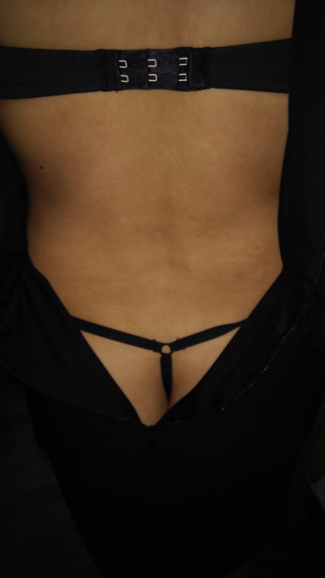 klrspussy:  What it looks like from behind when my dress is unzipped.  =)http://www.klrspussy.tumblr.com/archiveReblog