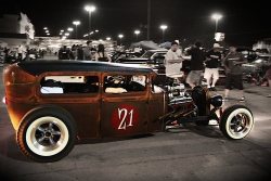 morbidrodz:  Check out this blog for more vintage cars, hot rods, and kustoms