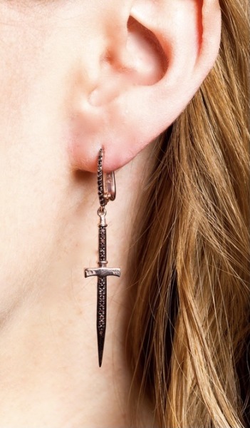 fridayiminlovemp3:dangle sword earrings my beloved <3