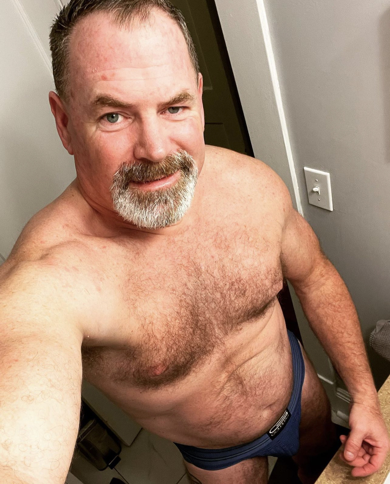 im-a-sucker-for-hairy-daddies:🥵🥵🥵 adult photos