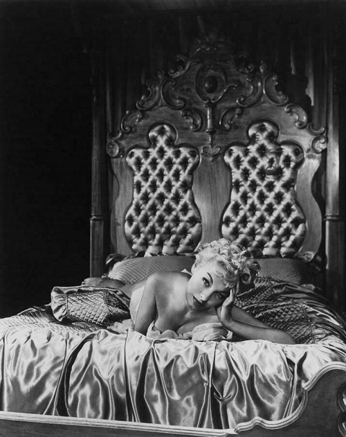 atomic-chronoscaph:    Lili St. Cyr (1952)