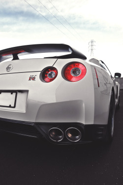 artoftheautomobile:  Nissan GT-R via Mark Jardine