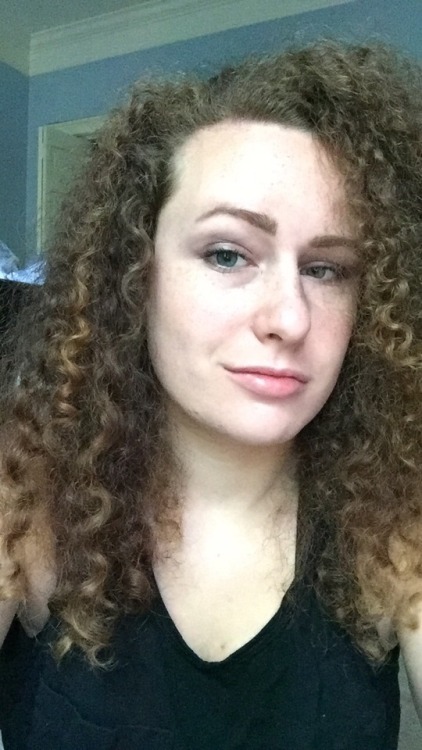 Even if you have curly hair, you can still rock this kind of cut