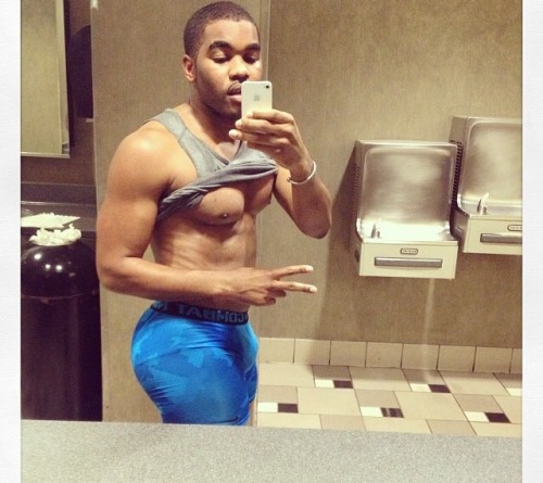 tynkabelle63:  bussittdown:  BAE   Damn I want him please..!!!
