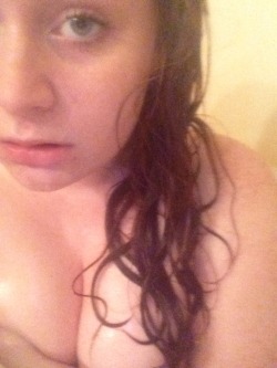 christmas-booty:  Also, here’s a picture of me bathing  Do you have a kik?