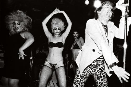 undergroundrockpress:Divine on stage with the Dead Boys at CBGB’s (1978).